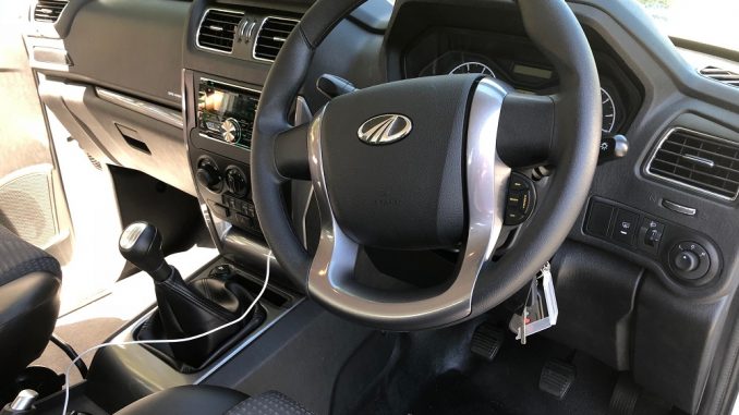 2018 mahindra pik-up interior