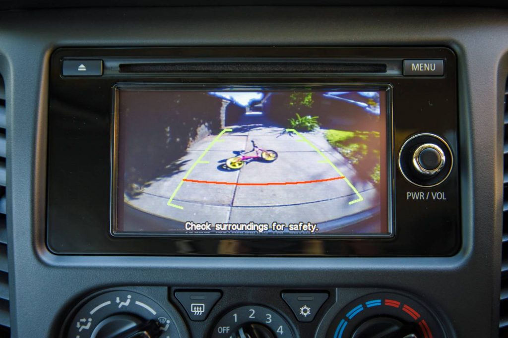 mitsubishi triton cab chassis reverse camera