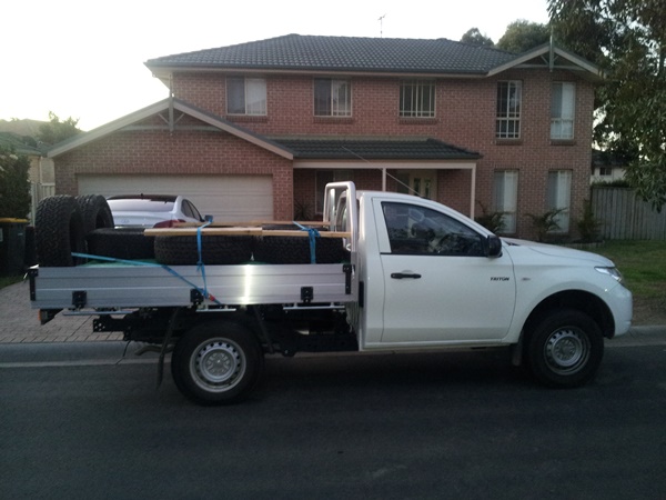 Mitsubishi Triton 2wd single cab load 3