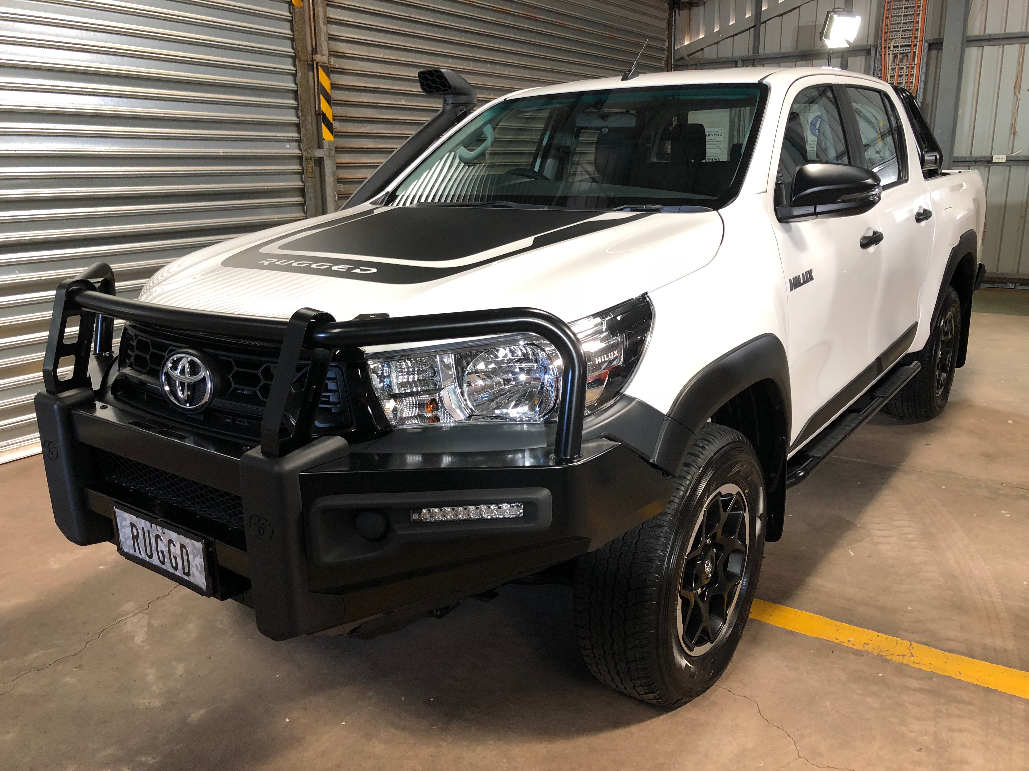 hilux rugged x bullbar