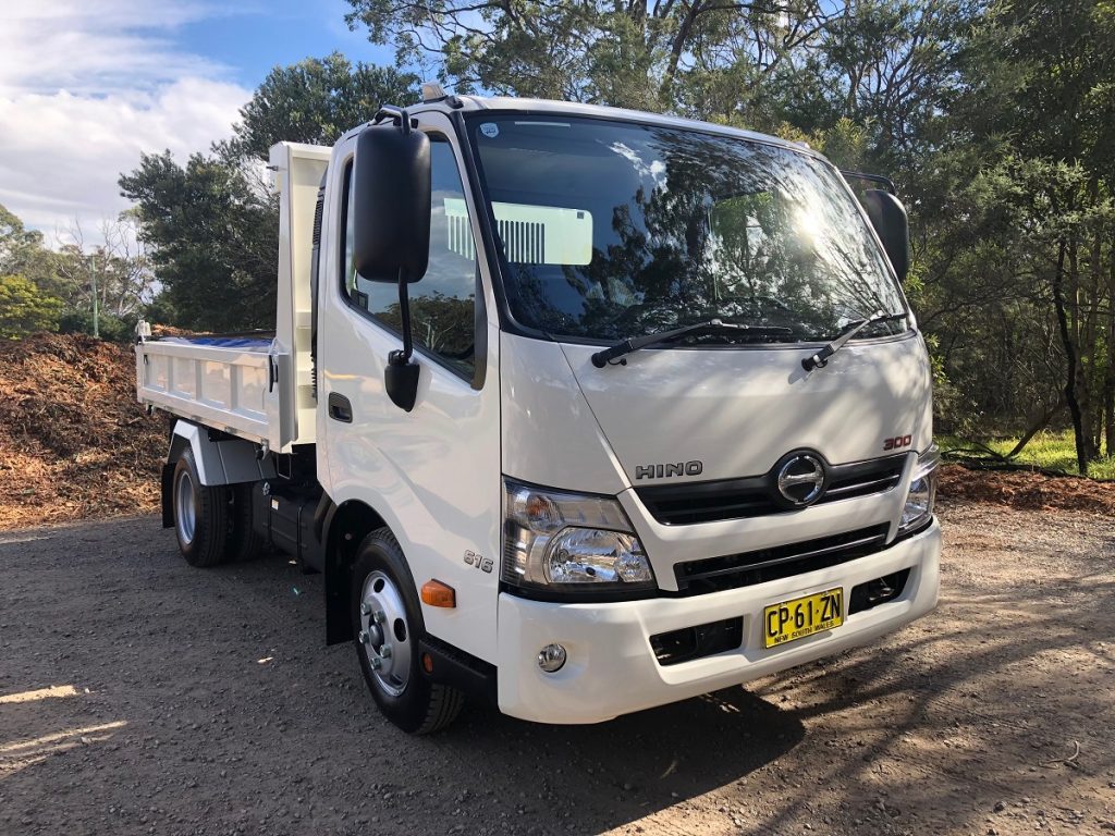 hino 300 series tipper