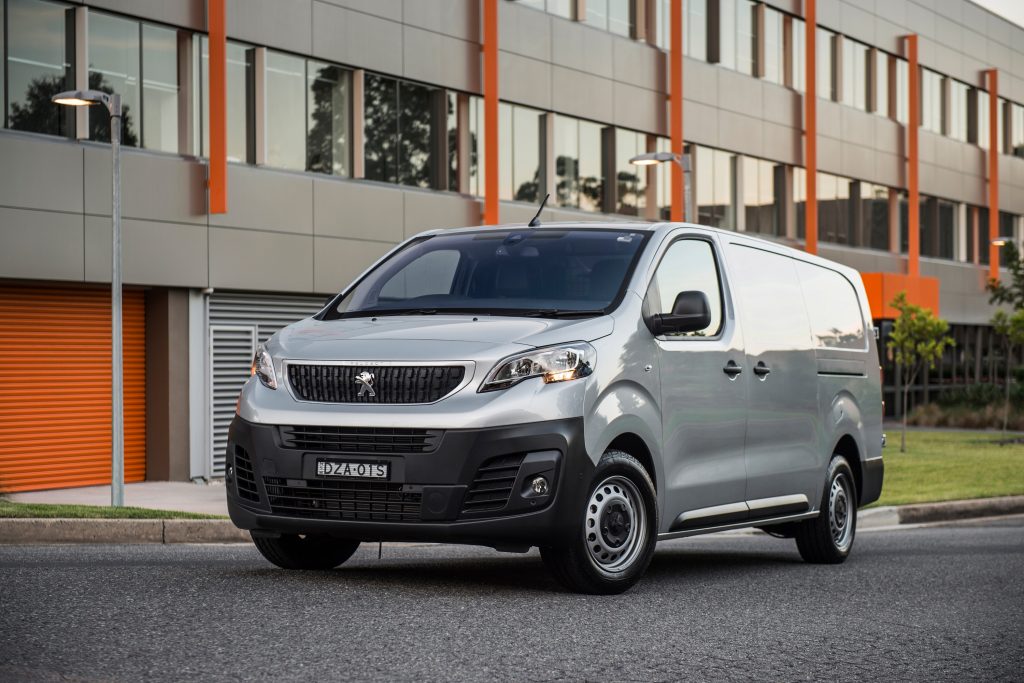 2019 Peugeot Expert 2 front qtr