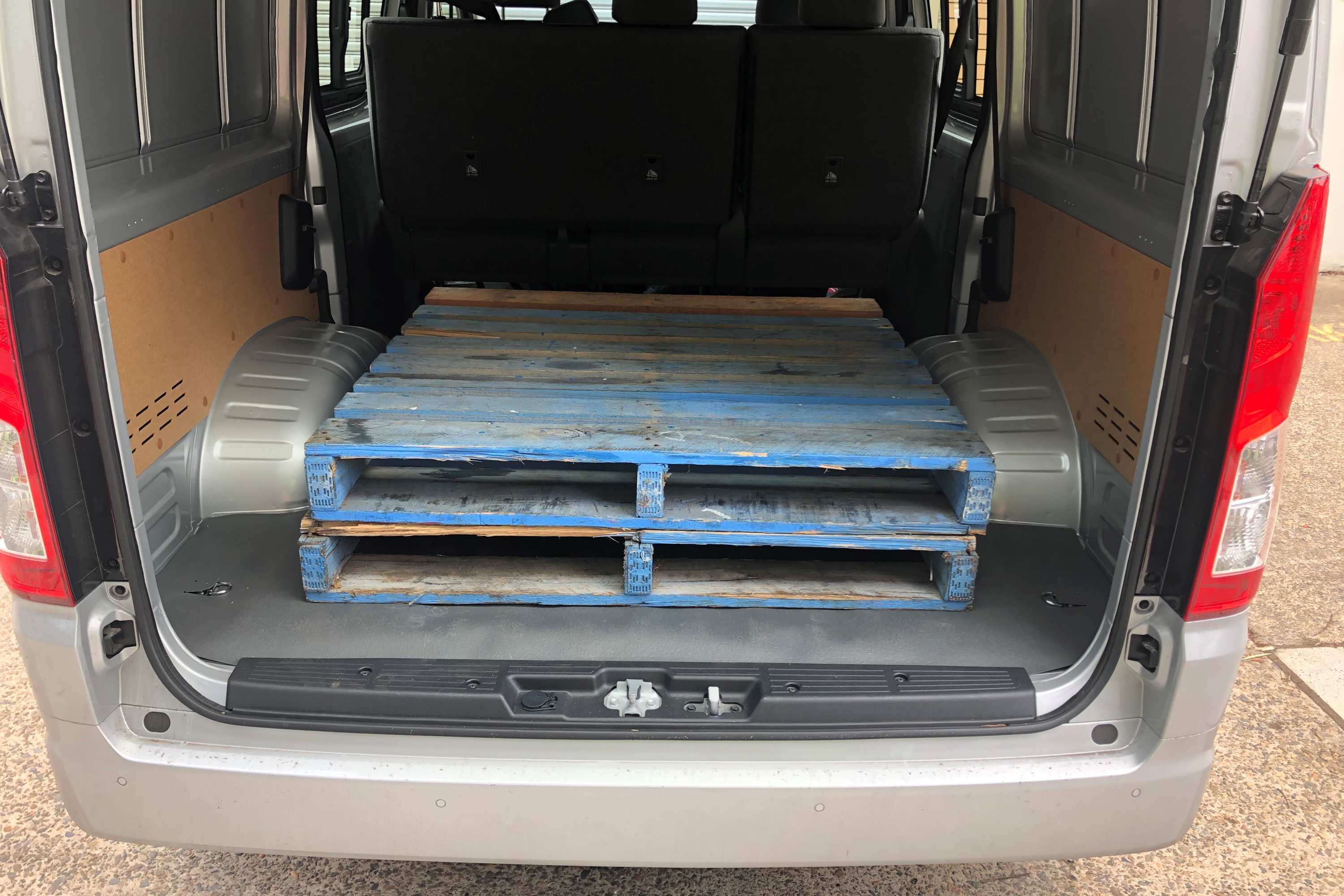 2019 Toyota HiAce LWB Crew Van 5 pallets
