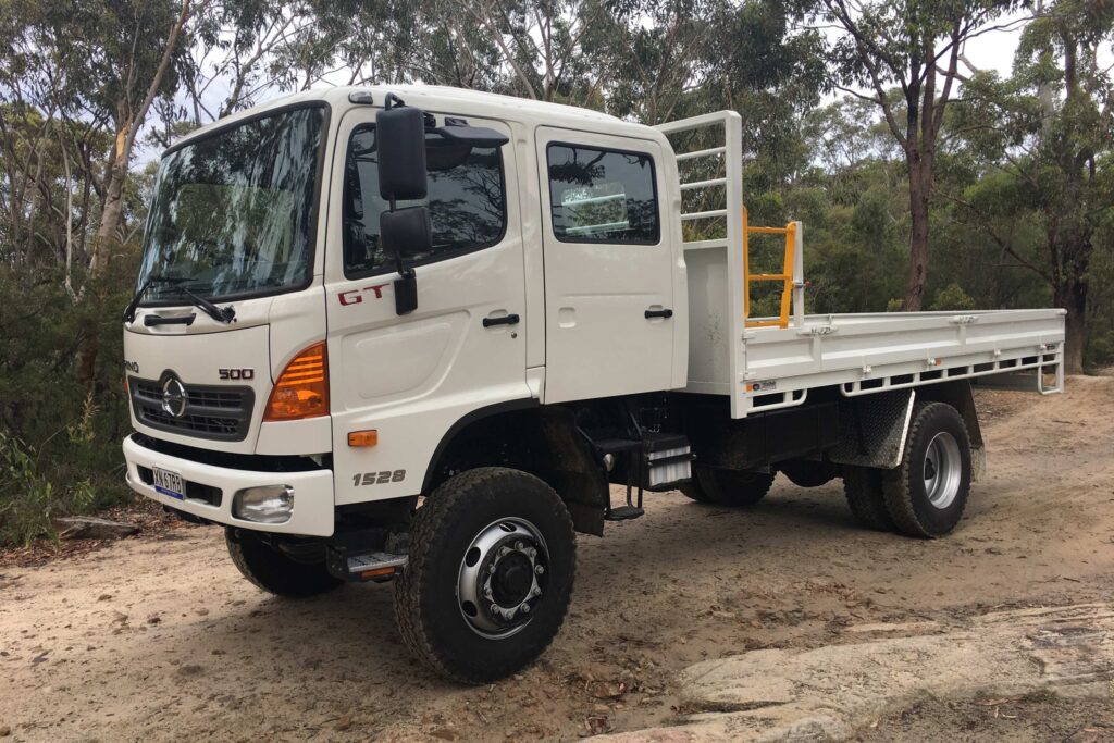 HINO 500 Series 1528 4X4 GT exterior 1