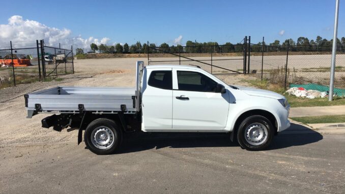 Isuzu-D-MAX-Space-Cab-profile-side