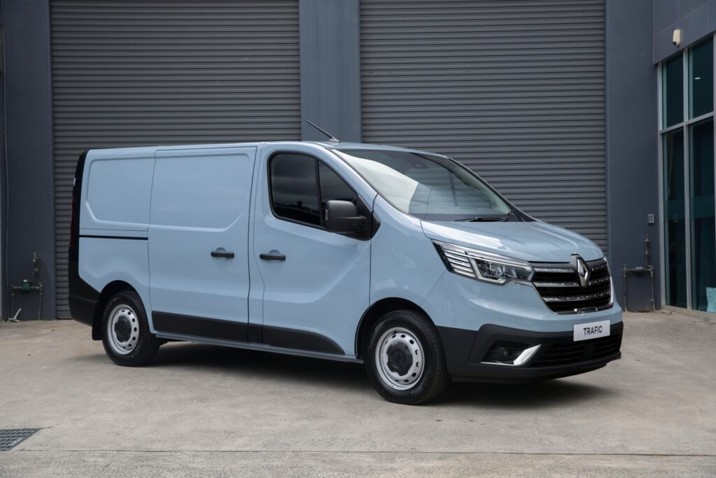 Renault Trafic 2023 front qtr