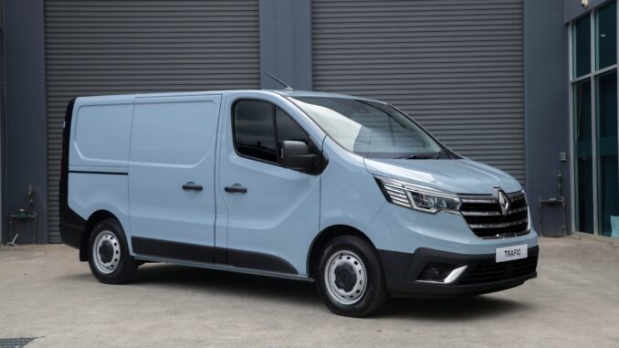Renault Trafic 2023 front qtr